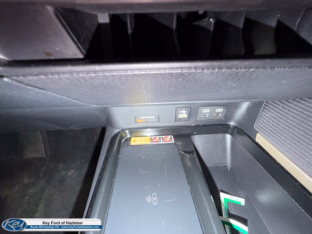 Used 2025 Toyota Camry SE w/ Convenience Package AWD/4WD image 27