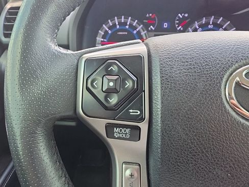 Used 2018 Toyota 4Runner SR5 AWD/4WD image 24