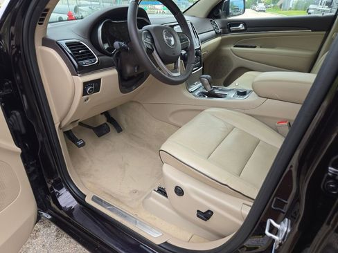 Used 2020 Jeep Grand Cherokee Overland AWD/4WD image 22
