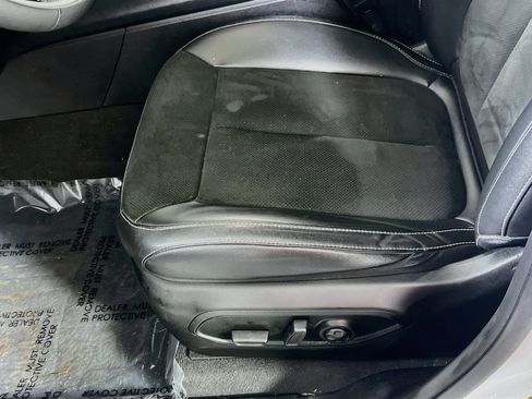 Used 2023 Jeep Grand Cherokee L Laredo image 18