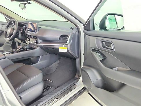 Certified 2024 Nissan Rogue S image 34