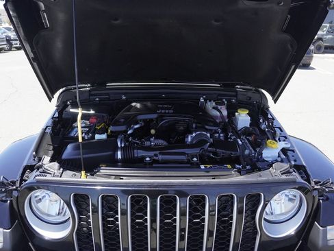 Certified 2021 Jeep Gladiator Overland w/ Popular Equipment Package AWD/4WD image 38