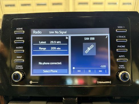 Used 2024 Toyota Camry SE image 19