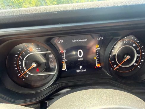 Used 2024 Jeep Wrangler Unlimited Sahara w/ Technology Group AWD/4WD image 13