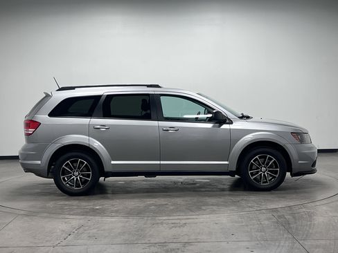 Used 2017 Dodge Journey SE w/ Flexible Seating Group image 9