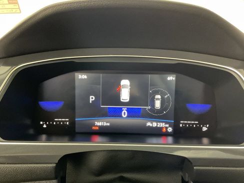 Used 2023 Volkswagen Tiguan SE w/ Panoramic Sunroof Package FWD image 29