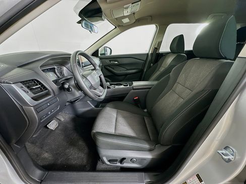 Used 2025 Nissan Rogue SV image 13