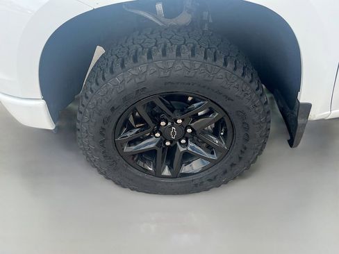 Used 2025 Chevrolet Silverado 1500 Custom Trail Boss AWD/4WD image 29