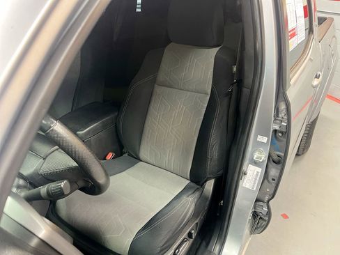 Used 2021 Toyota Tacoma TRD Sport w/ Technology Package image 19