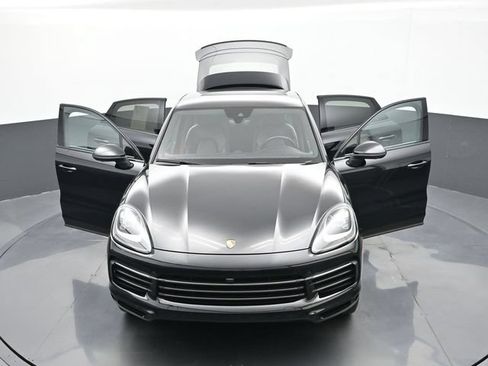 Used 2022 Porsche Cayenne Platinum Edition AWD/4WD image 32