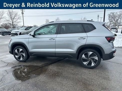 New 2026 Volkswagen Taos SE image 4