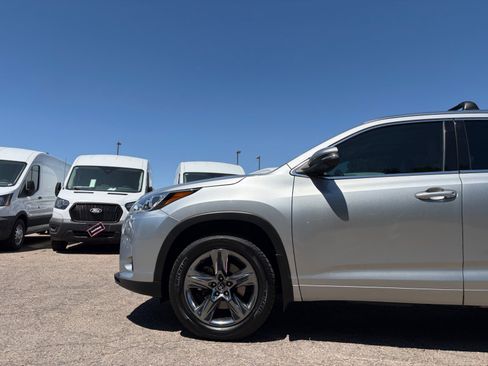 Used 2018 Toyota Highlander Limited Platinum AWD/4WD image 10