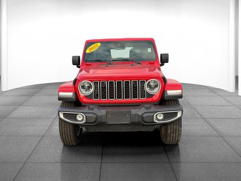 Used 2025 Jeep Wrangler Unlimited Sahara AWD/4WD image 2