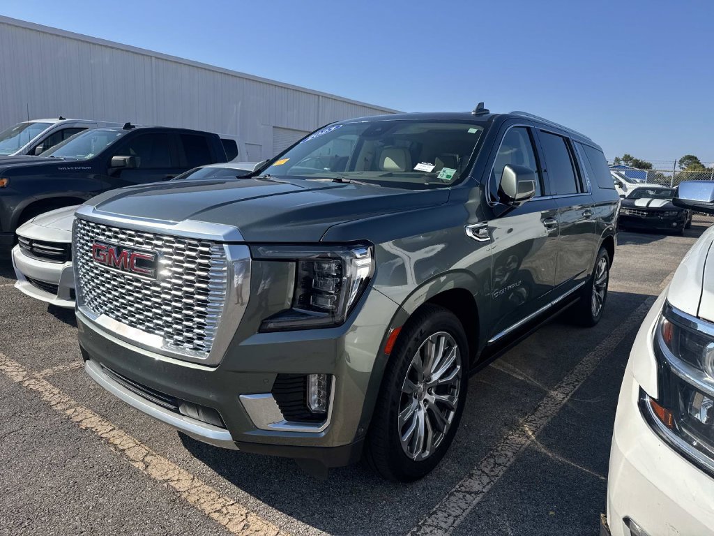 Used 2023 GMC Yukon XL Denali w/ Denali Reserve Package RWD image 3
