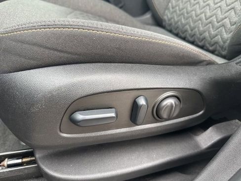 Used 2023 Chevrolet Equinox LT image 13