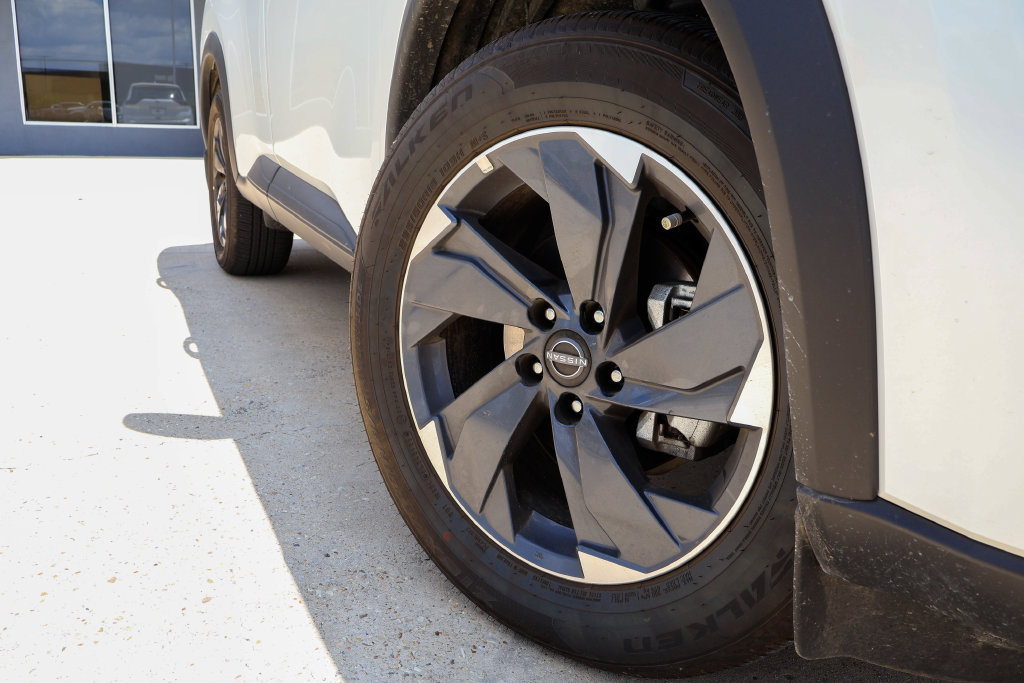 Certified 2026 Nissan Rogue SV w/ Cold Weather Package FWD image 27