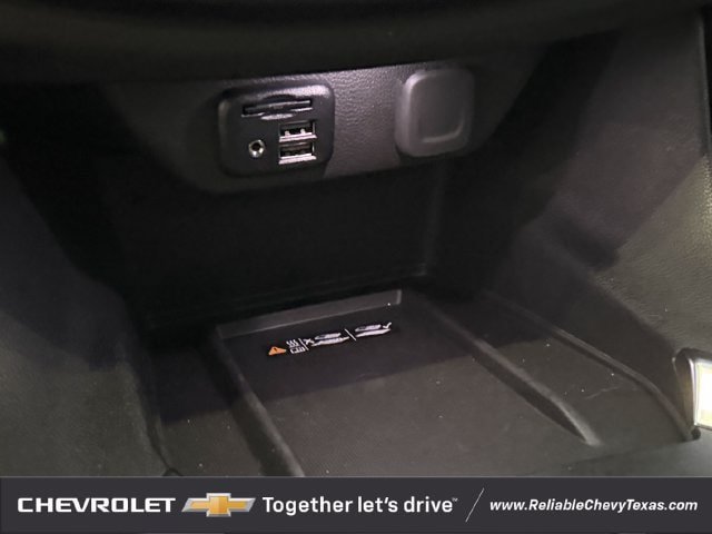 Used 2023 Chevrolet Traverse RS FWD image 20