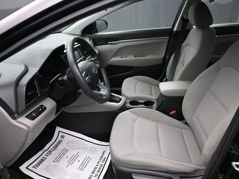 Used 2020 Hyundai Elantra SE w/ Cargo Package (C1) FWD image 12