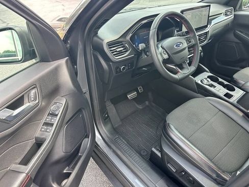 Used 2023 Ford Escape ST-Line w/ Tech Pack #1 FWD image 9