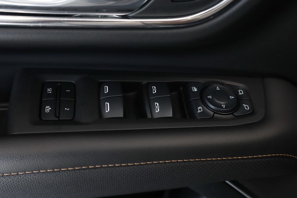 Used 2024 GMC Yukon AT4 w/ Technology Package AWD/4WD image 16