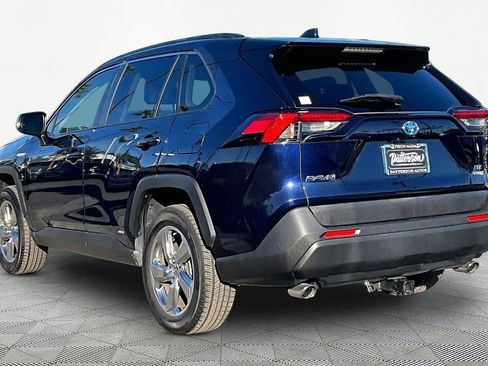 Used 2021 Toyota RAV4 XLE Premium image 6