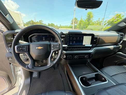 Used 2024 Chevrolet Silverado 3500 High Country w/ High Country Premium Package AWD/4WD image 7