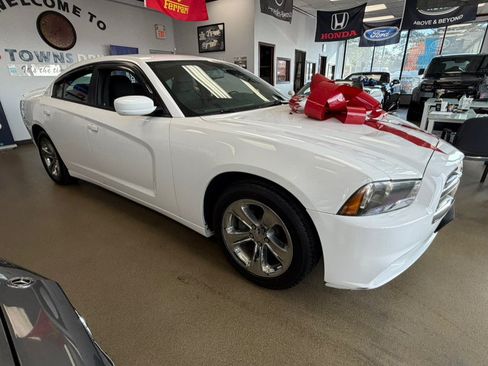 Used 2014 Dodge Charger SE w/ Sport Appearance Group RWD image 12