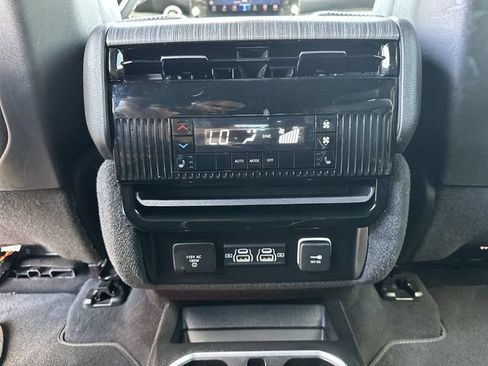 Used 2024 Jeep Wagoneer Series III AWD/4WD image 21