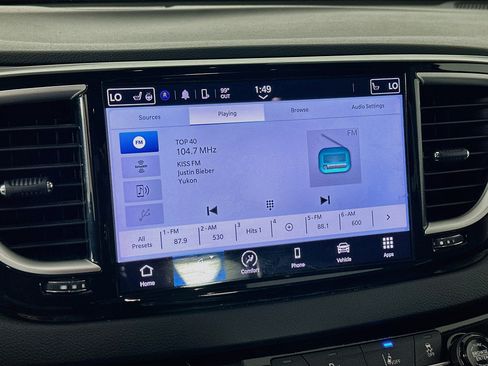 Used 2024 Chrysler Pacifica Touring-L FWD image 21