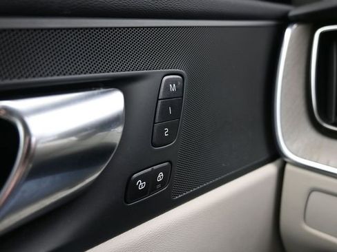 Used 2023 Volvo XC60 B5 Plus w/ Climate Package image 28