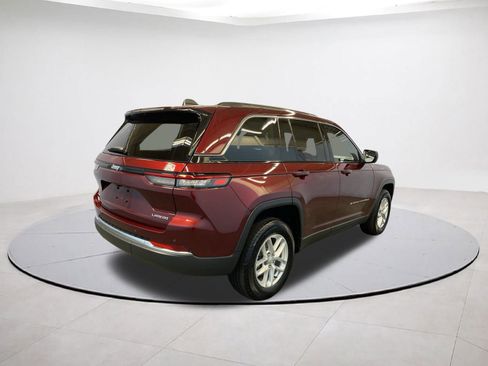 Certified 2024 Jeep Grand Cherokee Laredo X image 6