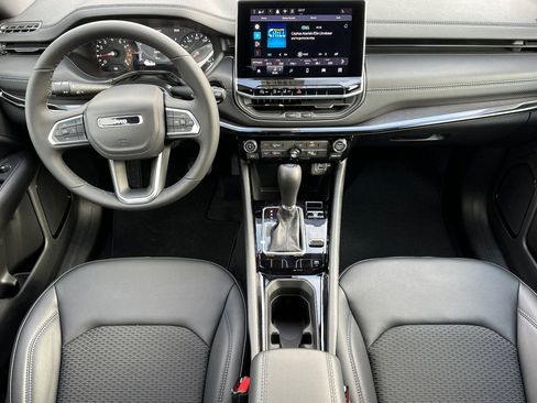 New 2026 Jeep Compass Latitude image 16