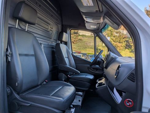 Used 2020 Mercedes-Benz Sprinter 2500 image 23