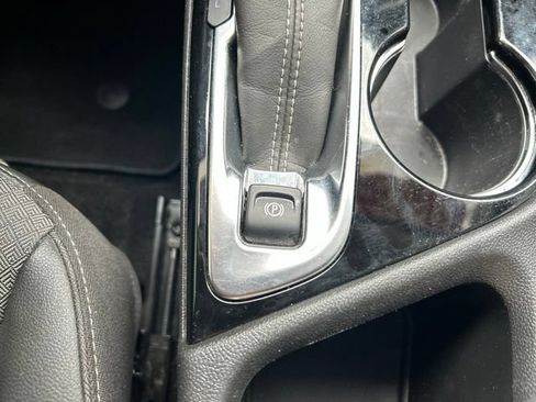 Used 2022 Buick Encore GX Select FWD image 33