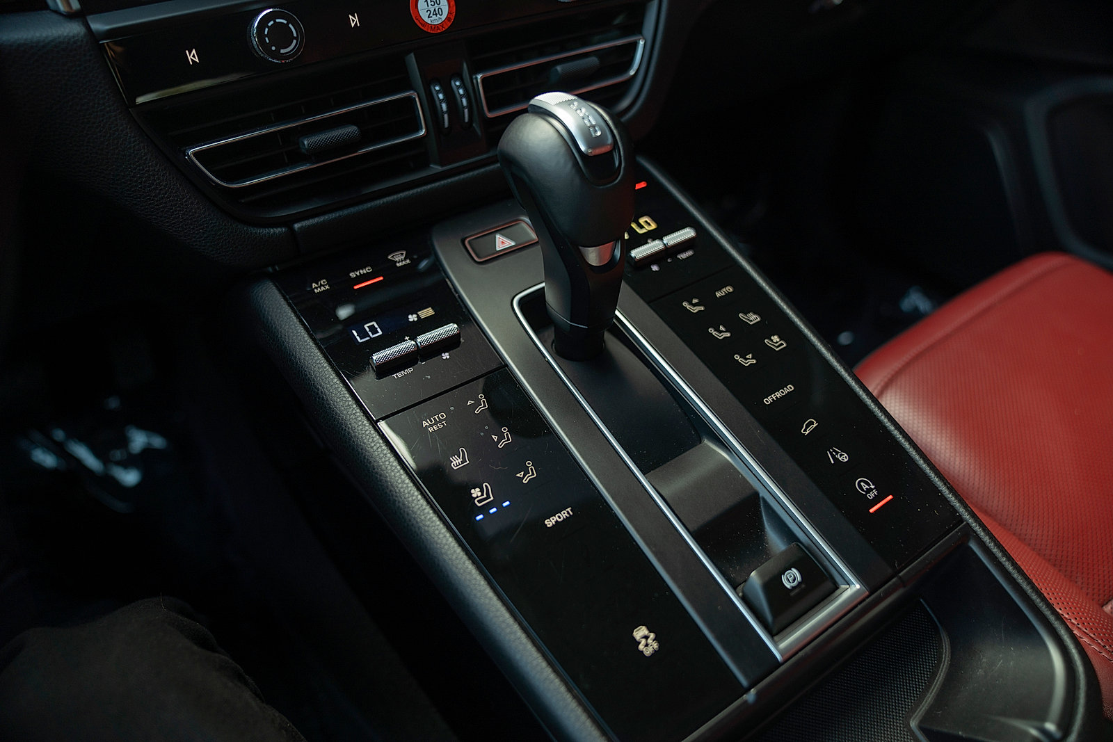 Certified 2023 Porsche Macan AWD/4WD image 14