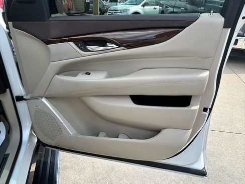Used 2016 Cadillac Escalade ESV Premium AWD/4WD image 17
