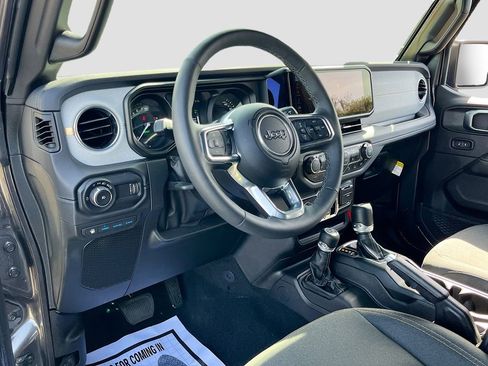 Certified 2025 Jeep Wrangler Unlimited Sahara w/ Safety Group AWD/4WD image 9