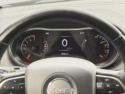 Used 2019 Jeep Grand Cherokee Laredo image 30