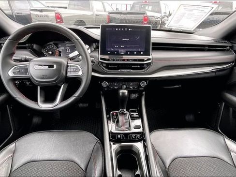 Used 2025 Jeep Compass Trailhawk AWD/4WD image 15