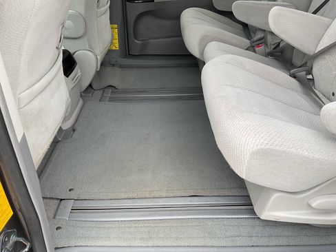 Used 2011 Toyota Sienna LE FWD image 28