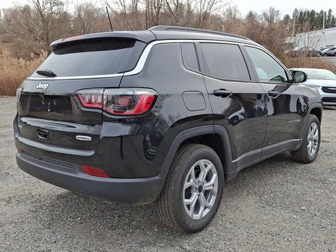 New 2026 Jeep Compass Latitude image 3