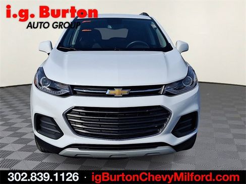 Certified 2022 Chevrolet Trax LT w/ LT Convenience Package image 2