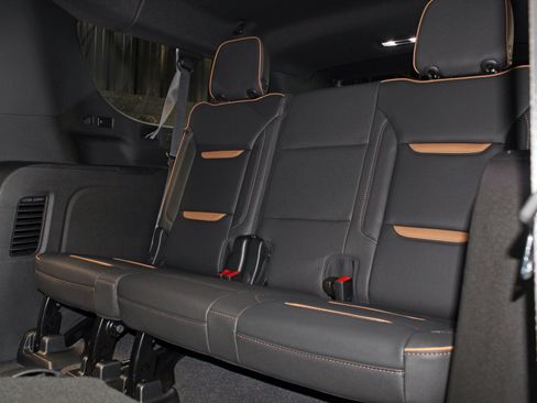 Used 2023 GMC Yukon XL AT4 w/ Technology Package AWD/4WD image 45