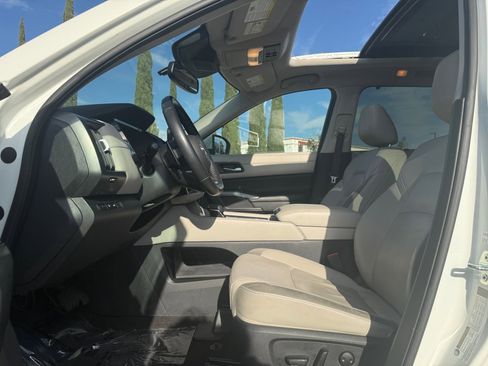 Used 2022 Nissan Pathfinder SL w/ SL Premium Package image 16