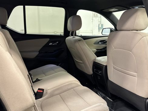 Used 2023 Chevrolet Traverse LS image 16