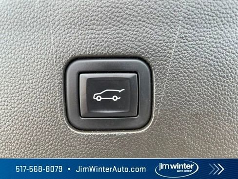 Used 2022 Buick Enclave Avenir w/ Avenir Technology Package AWD/4WD image 22