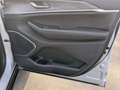 New 2026 Jeep Grand Cherokee Limited image 33