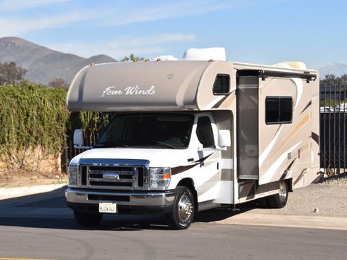 Used 2014 Ford E-350 and Econoline 350 Super Duty Wagon w/ Motorhome Prep Package image 16