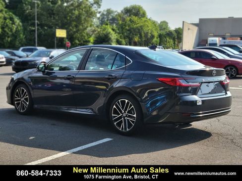 Used 2025 Toyota Camry XLE image 3