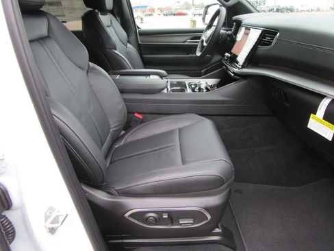 New 2026 Jeep Grand Wagoneer Limited w/ Convenience Group I image 25